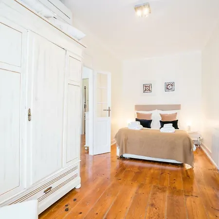 Sao Bento Authentic Apartment. Lisboa